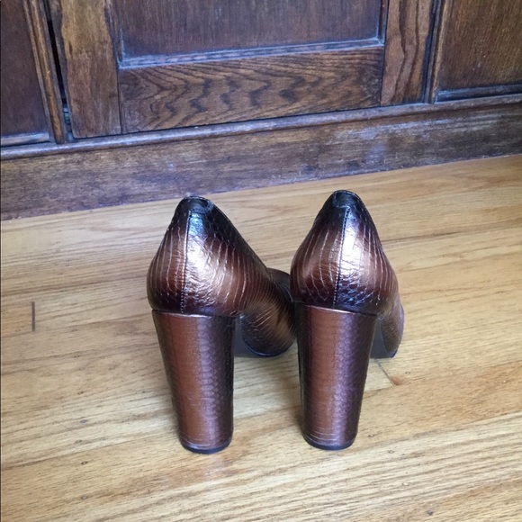 BCBG leather, block heel open toe - Picture 3 of 4